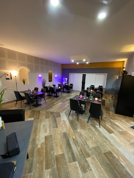 lhotel du lac casteljaloux