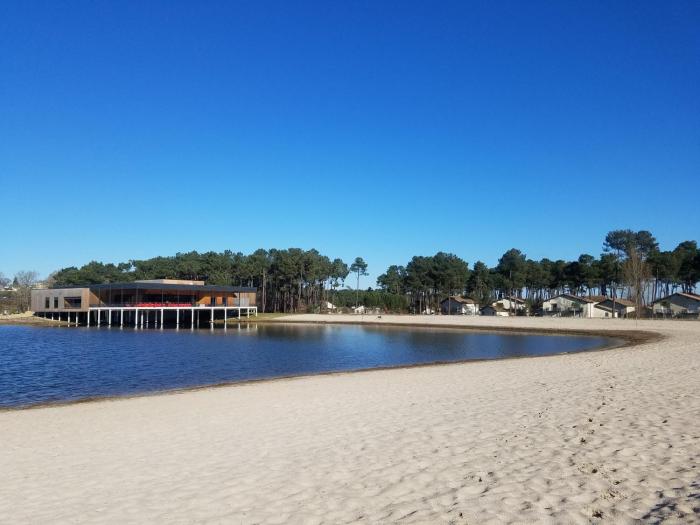 lhotel du lac casteljaloux