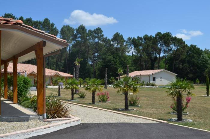 lhotel du lac casteljaloux