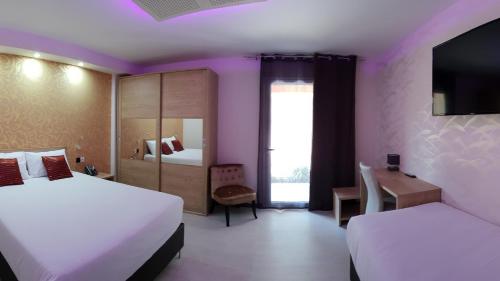 lhotel du lac casteljaloux
