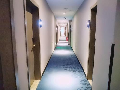 7 days premium hotel zigong bus terminal