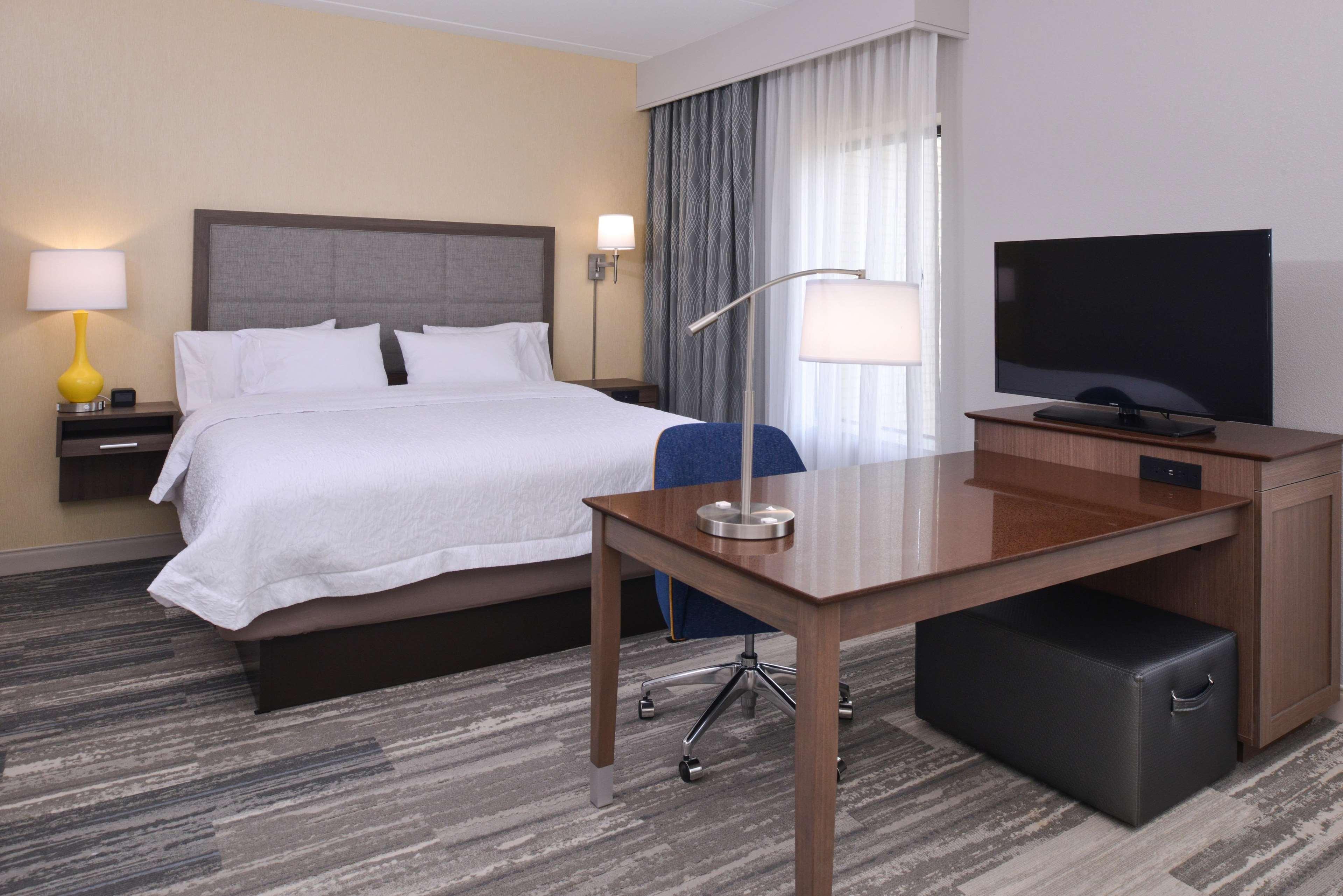 hampton inn and suites cincinnati mason