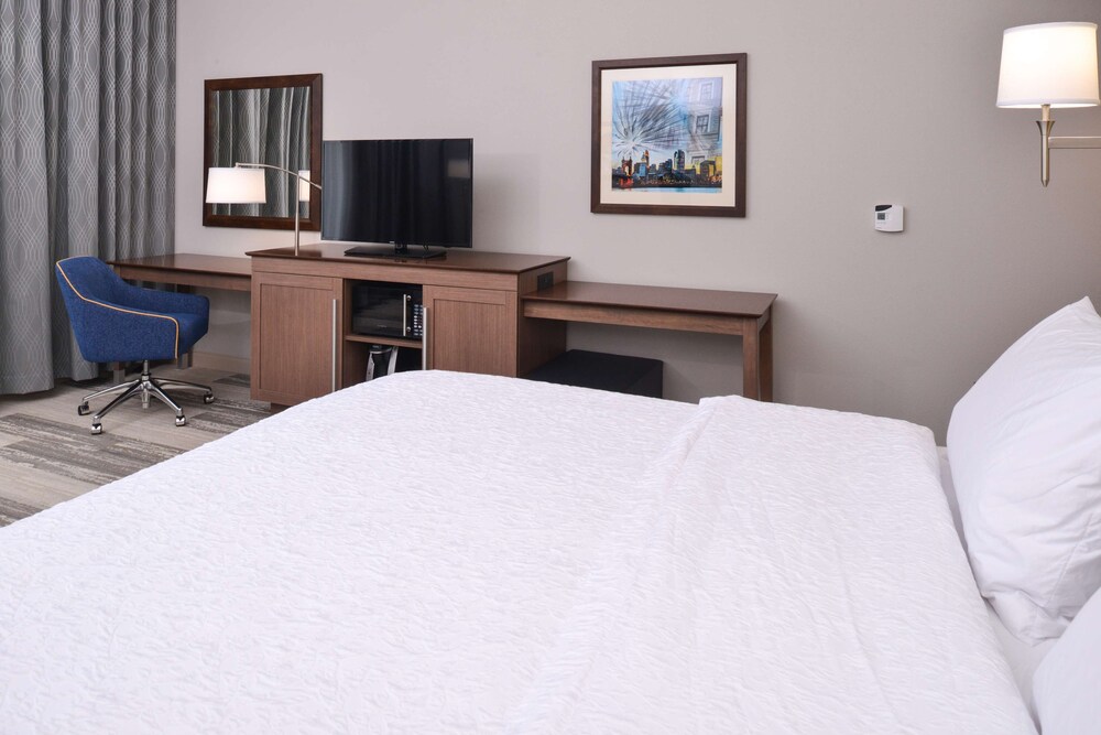 hampton inn and suites cincinnati mason