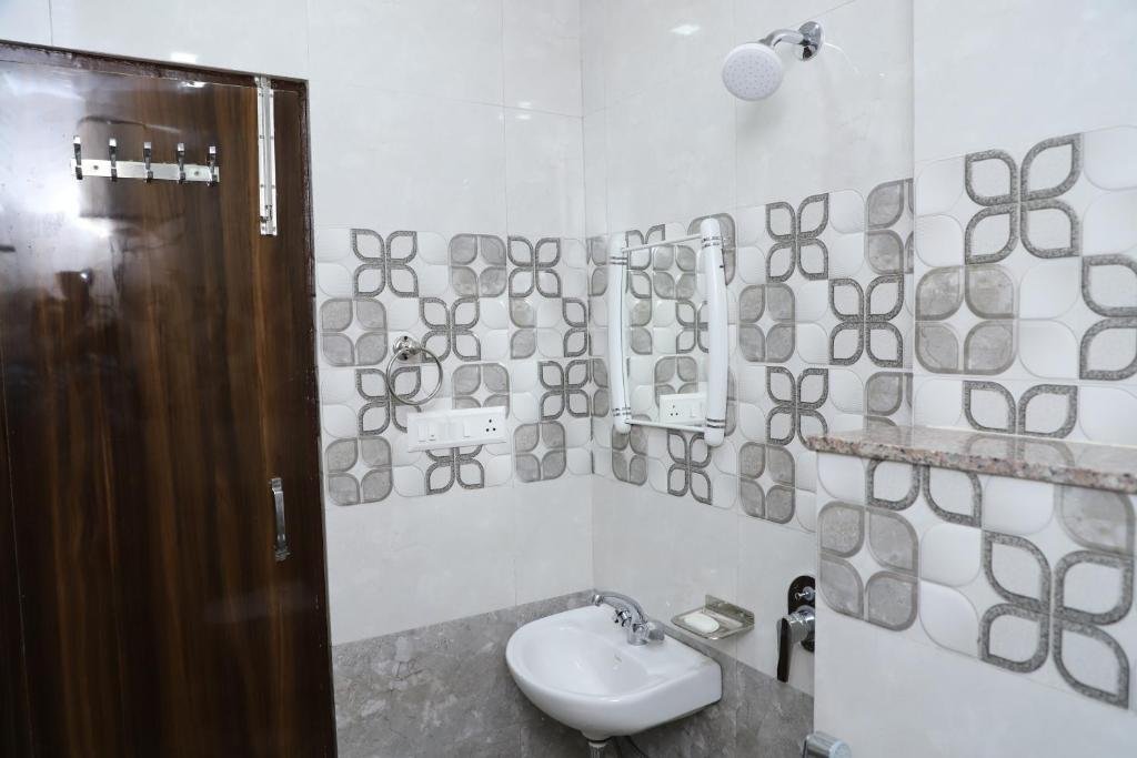Hotel Sheeba Ajmer,Opposite Padma Dairy, Kesar Ganj Ajmer Rajasthan 305001,3 star