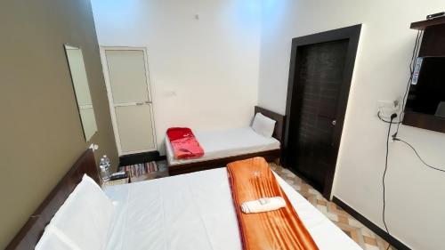 Hotel Rudraksh,7/1, Rudraksh Parisar, Near Mahakal Corridor Ravi, Shankar Nagar, Ujjain, Madhya Pradesh 456001,3 star