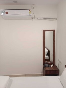 shreejis hotel