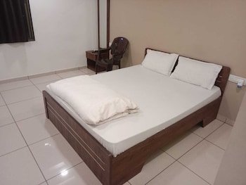 Shreeji's Hotel,Plot 379, Behind Trupti Ice Cream, Sector 16, Gandhinagar, Gujarat 382016,3 star