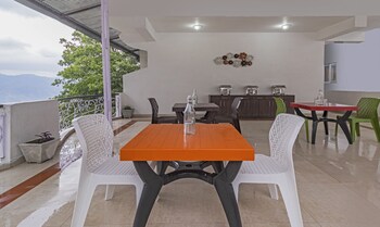 Itsy By Treebo - Peak View,Opposite Sbi, Camel Back Road, Mussoorie - 248179,3 star