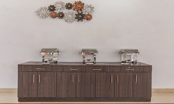 Itsy By Treebo - Peak View,Opposite Sbi, Camel Back Road, Mussoorie - 248179,3 star