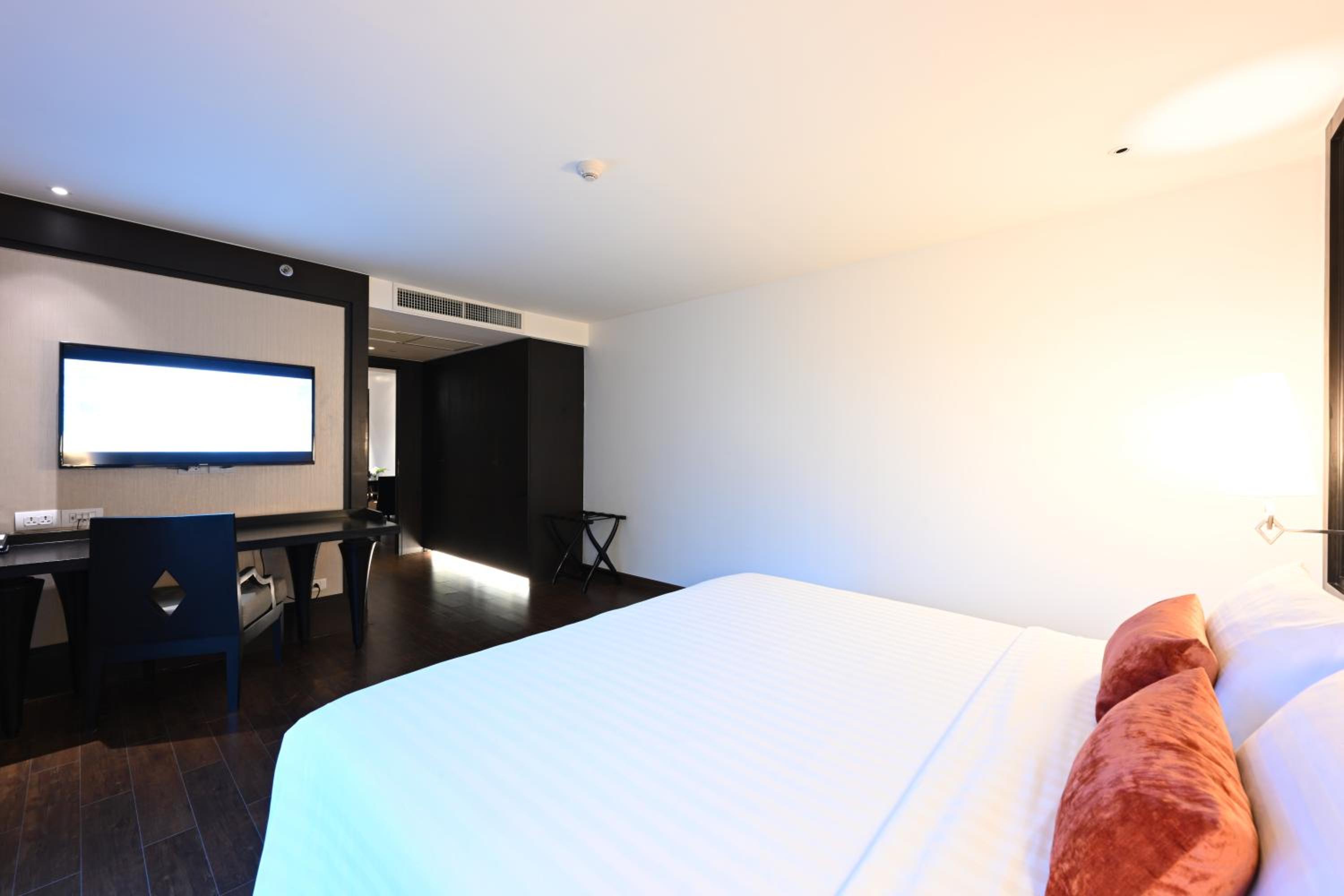 movenpick hotel sukhumvit 15 bangkok