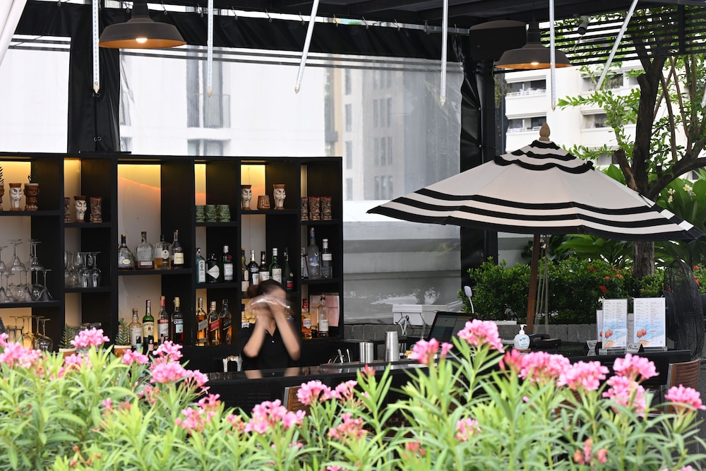 movenpick hotel sukhumvit 15 bangkok