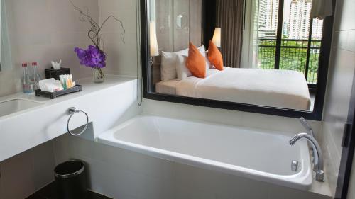movenpick hotel sukhumvit 15 bangkok