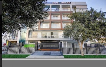 hotel noida dreamz 144