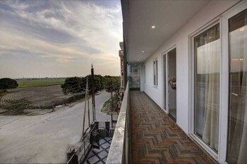 hotel noida dreamz 144