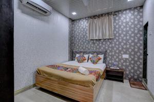 Hotel Saini Guest House,Shop No-2, Marol Maroshi Road, Opp Leafio Marigold Hotel, Makwana Rd, Behind State Bank Of India, Marol, Andheri East, Mumbai, Maharashtra 400059,2 star