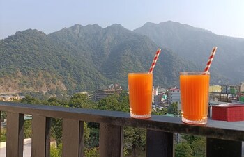xomotel evana on the ganges rishikesh