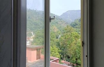 xomotel evana on the ganges rishikesh