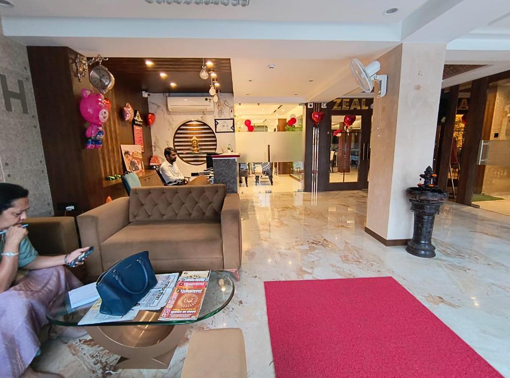 hotel lavish inn