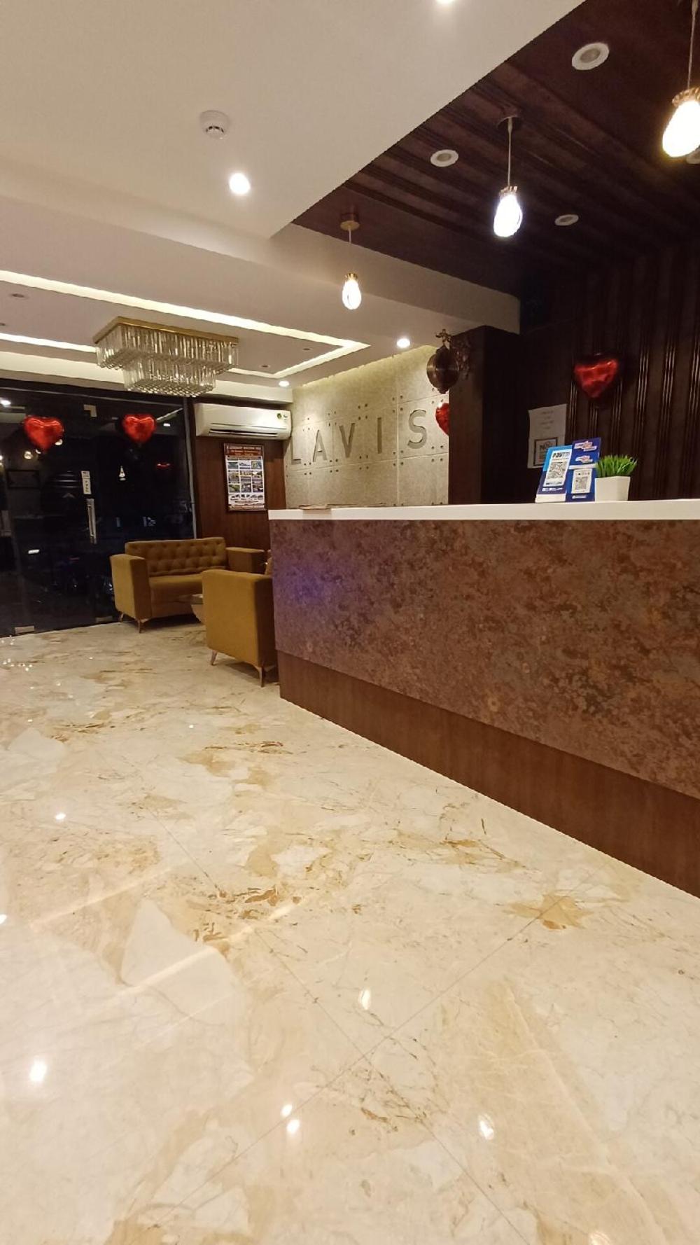 hotel lavish inn
