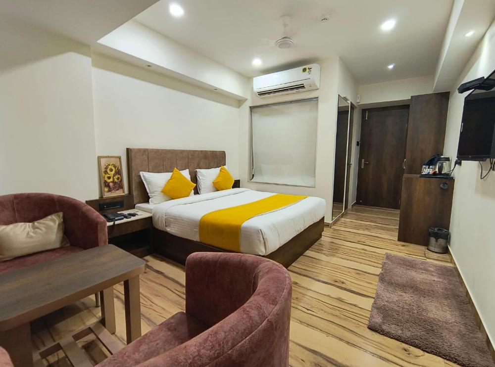 hotel lavish inn