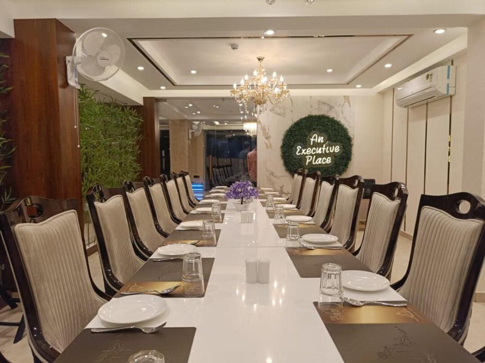 hotel lavish inn