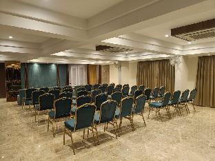hotel lavish inn