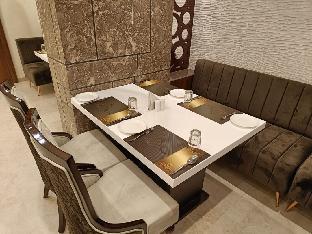 hotel lavish inn