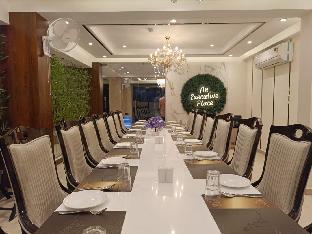 hotel lavish inn