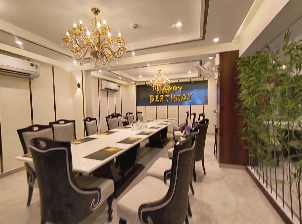hotel lavish inn