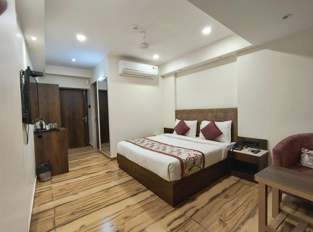 hotel lavish inn