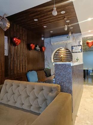 hotel lavish inn