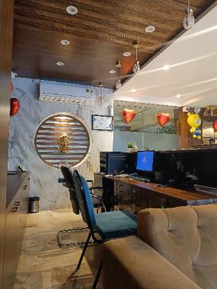 hotel lavish inn