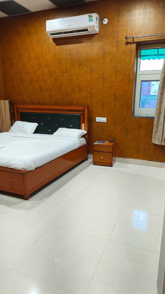 hotel aqua fun king land haveli