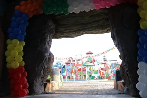 hotel aqua fun king land haveli