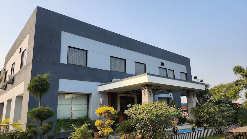 7Th Cloud Club And Resorts By Aceotel,Rajendra Nagar,4 star