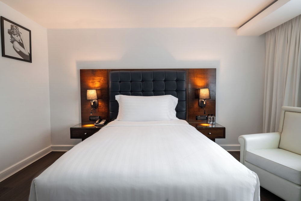 night hotel bangkok sukhumvit 15