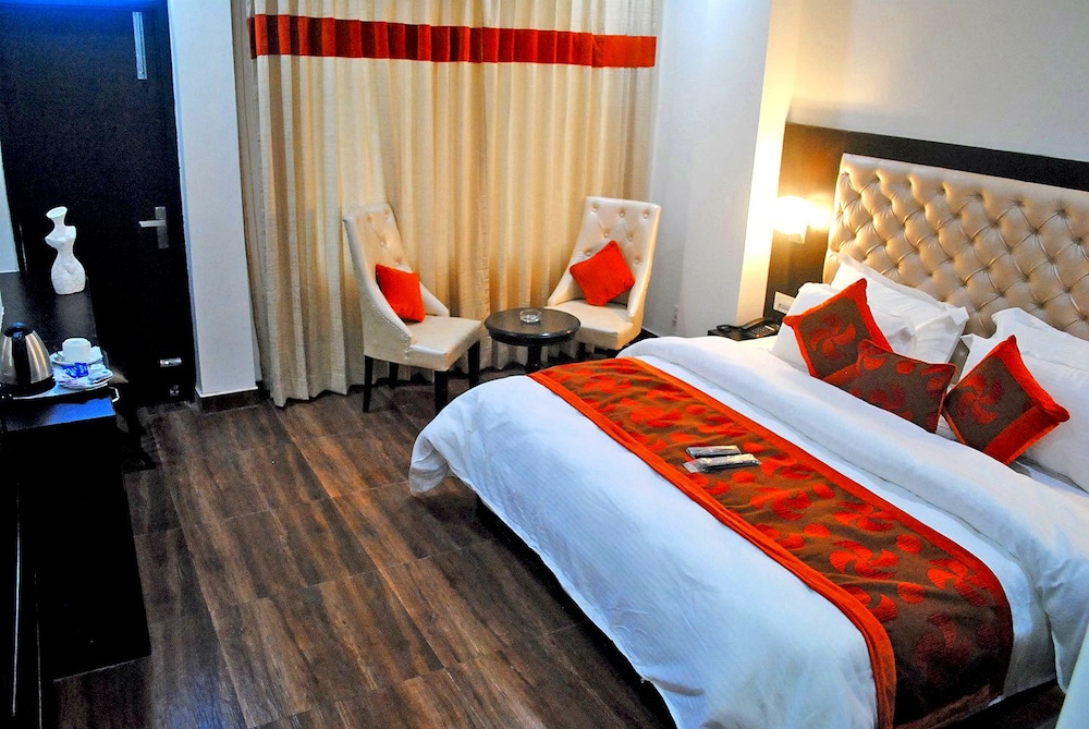 hotel triund heights