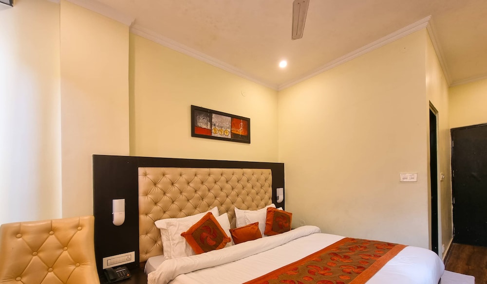 hotel triund heights