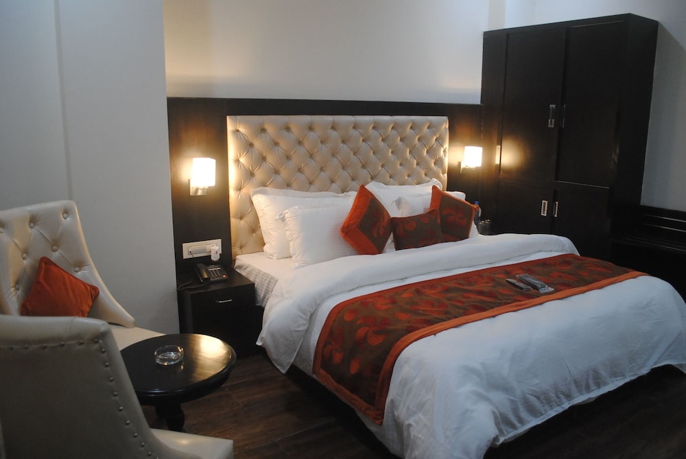 hotel triund heights