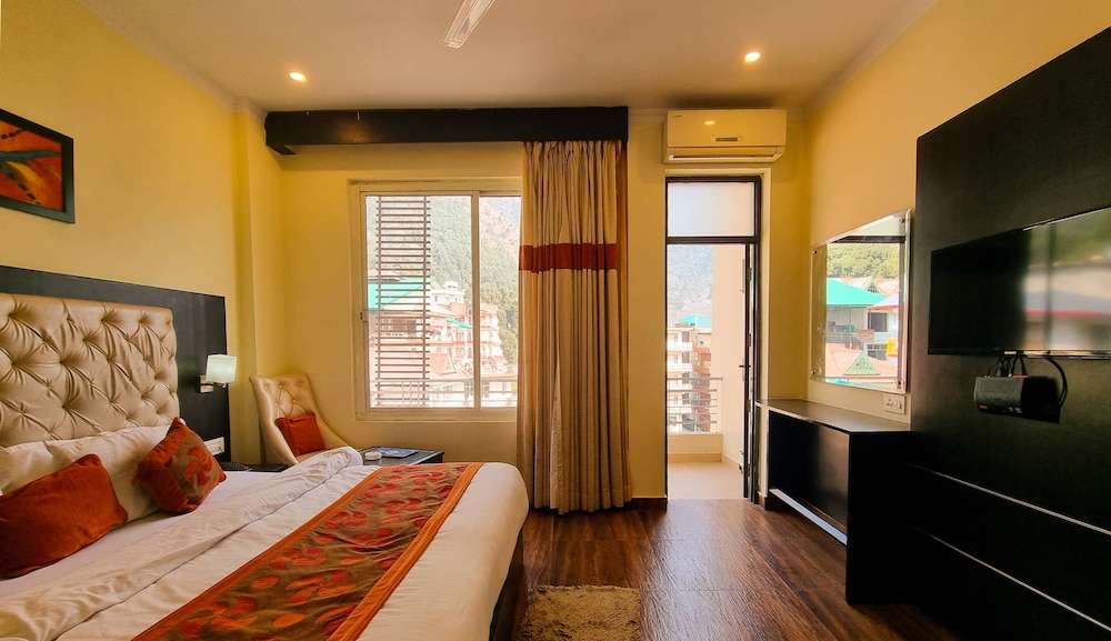 hotel triund heights