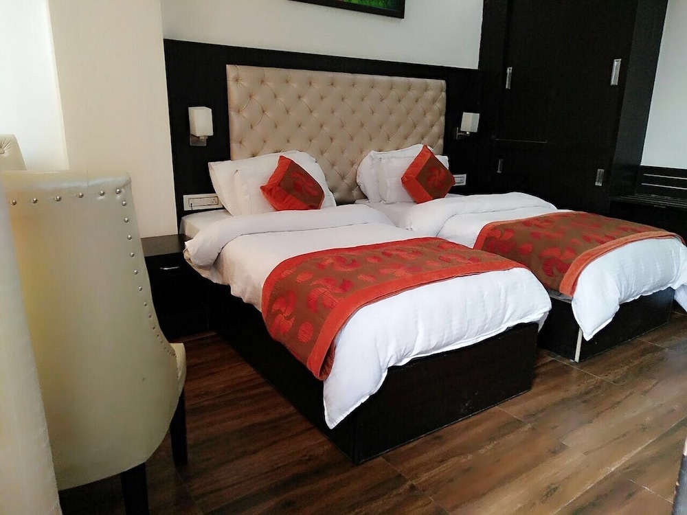 hotel triund heights