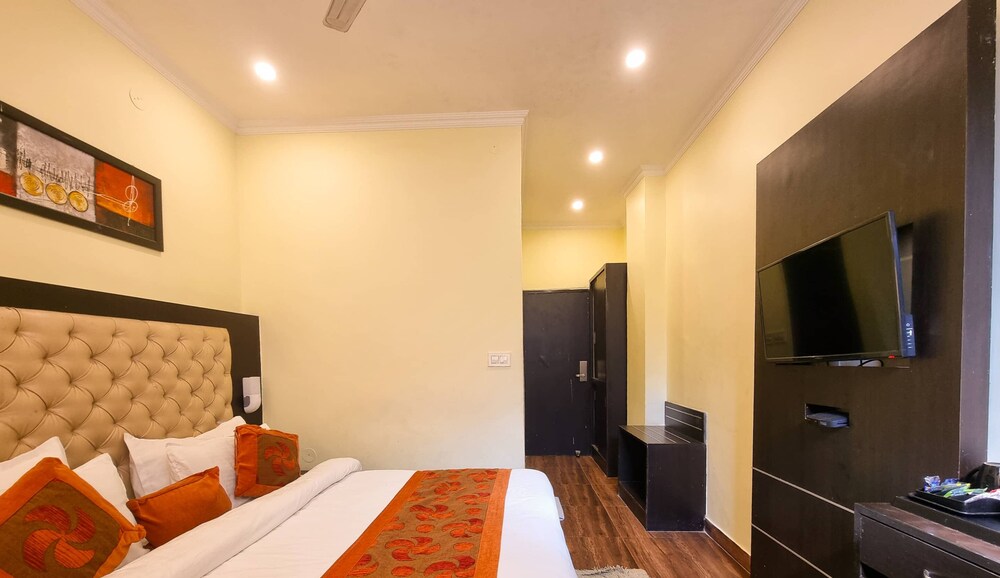 hotel triund heights