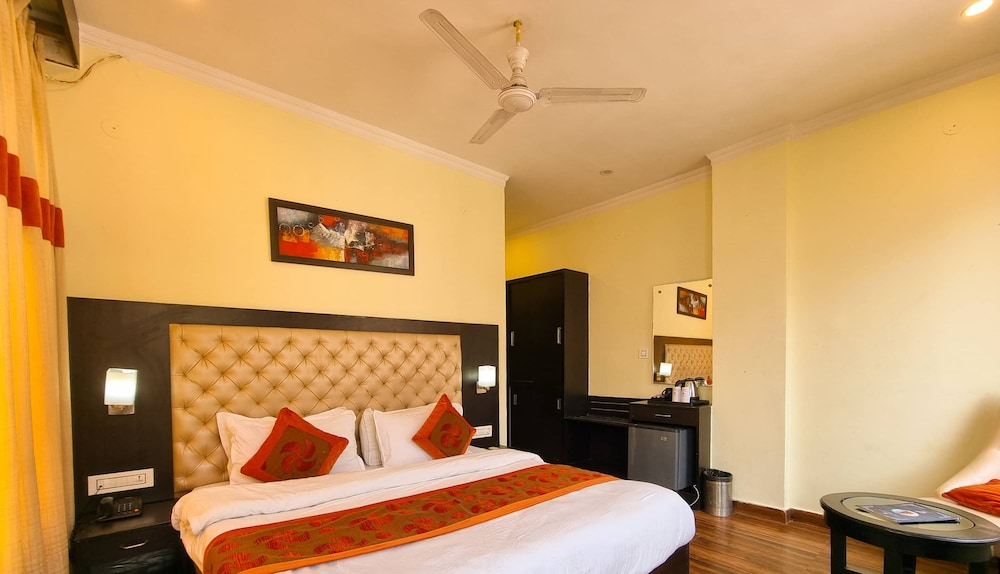 hotel triund heights