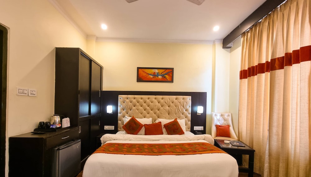 hotel triund heights