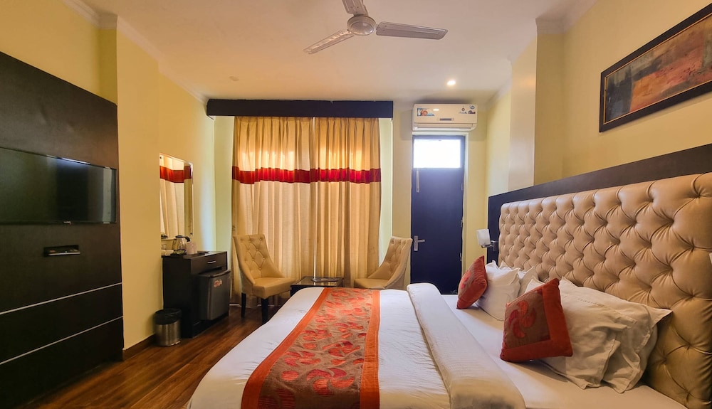 hotel triund heights