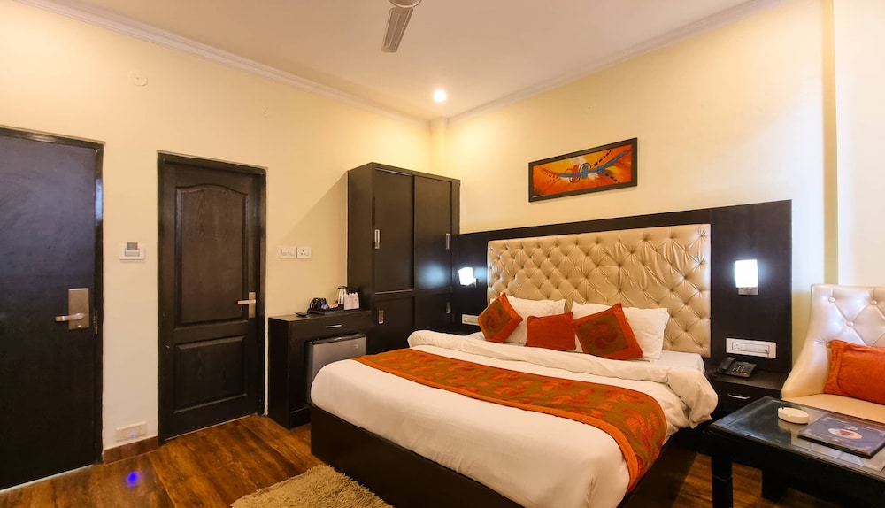 hotel triund heights