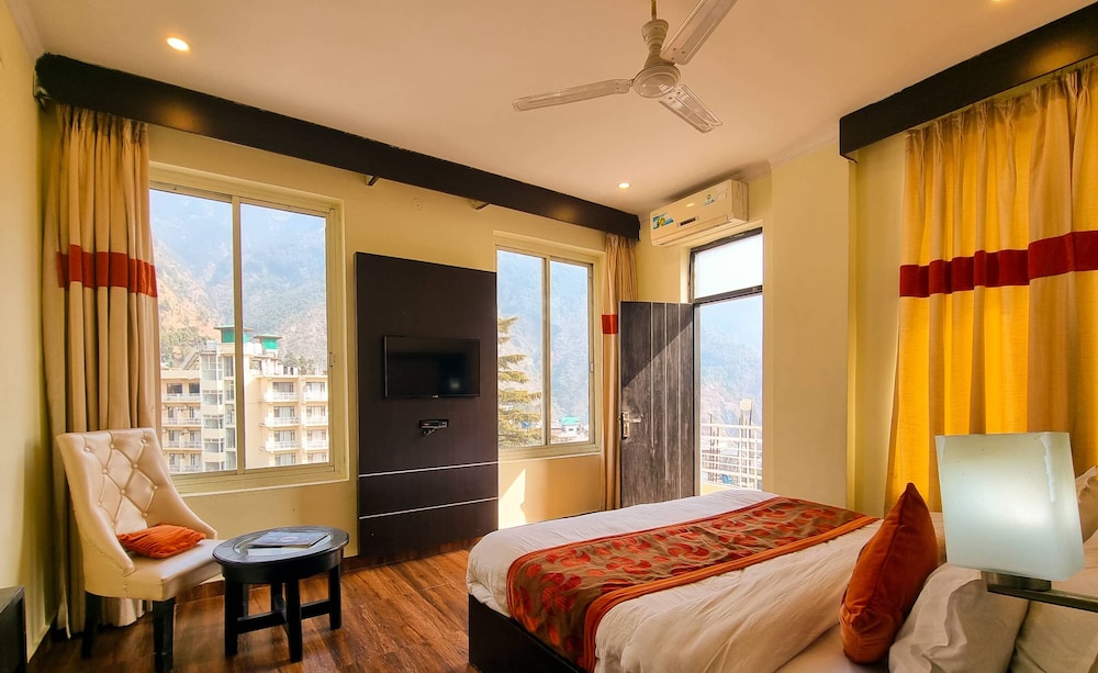 hotel triund heights