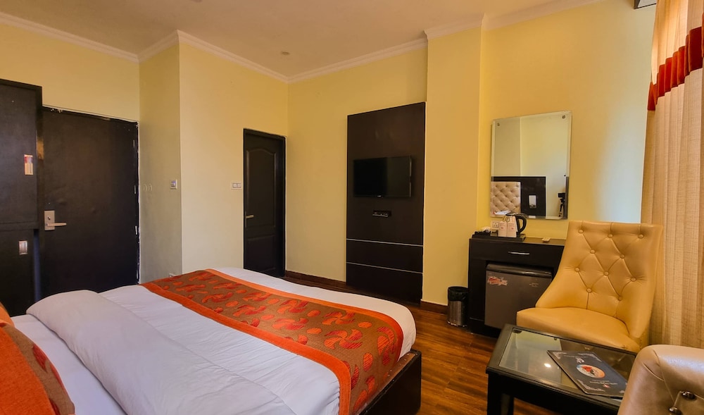 hotel triund heights