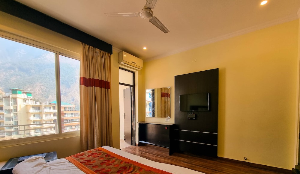 hotel triund heights