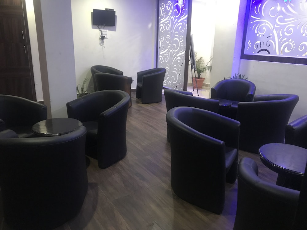 hotel triund heights